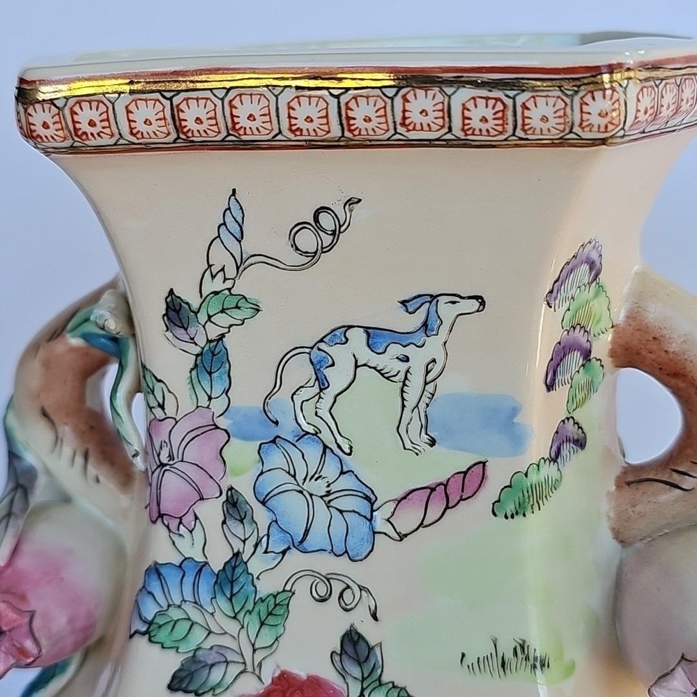 Vtg Chinoiserie Famille Verte Pink Polychrome Vase Hunting Dogs Pomegranate 1958 - Picture 4 of 16